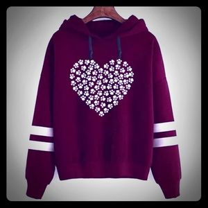 Sweatshirt w Paw Prints in Heart Shape